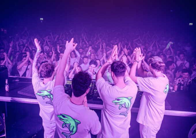 Afbeelding voor Trance boyband Superstrings naar uitverkochte Vasim