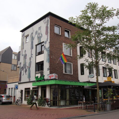 Foto aanzicht Café de Plak vanaf de straat