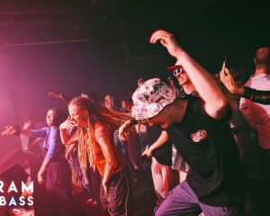 Festival Logo in dialoog met GENXSIS en Bram ’n Bass